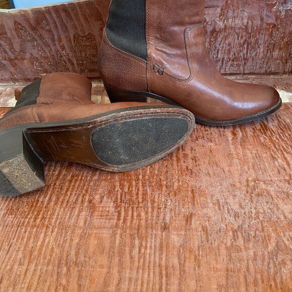 Womens Frye Boots Size 9 1/2 they need a polish - Picture 4 of 4